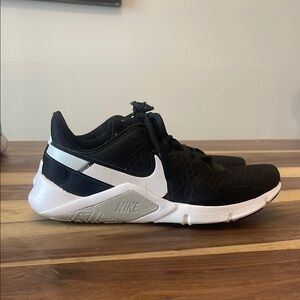 Nike Women's Black and White Athletic Shoes